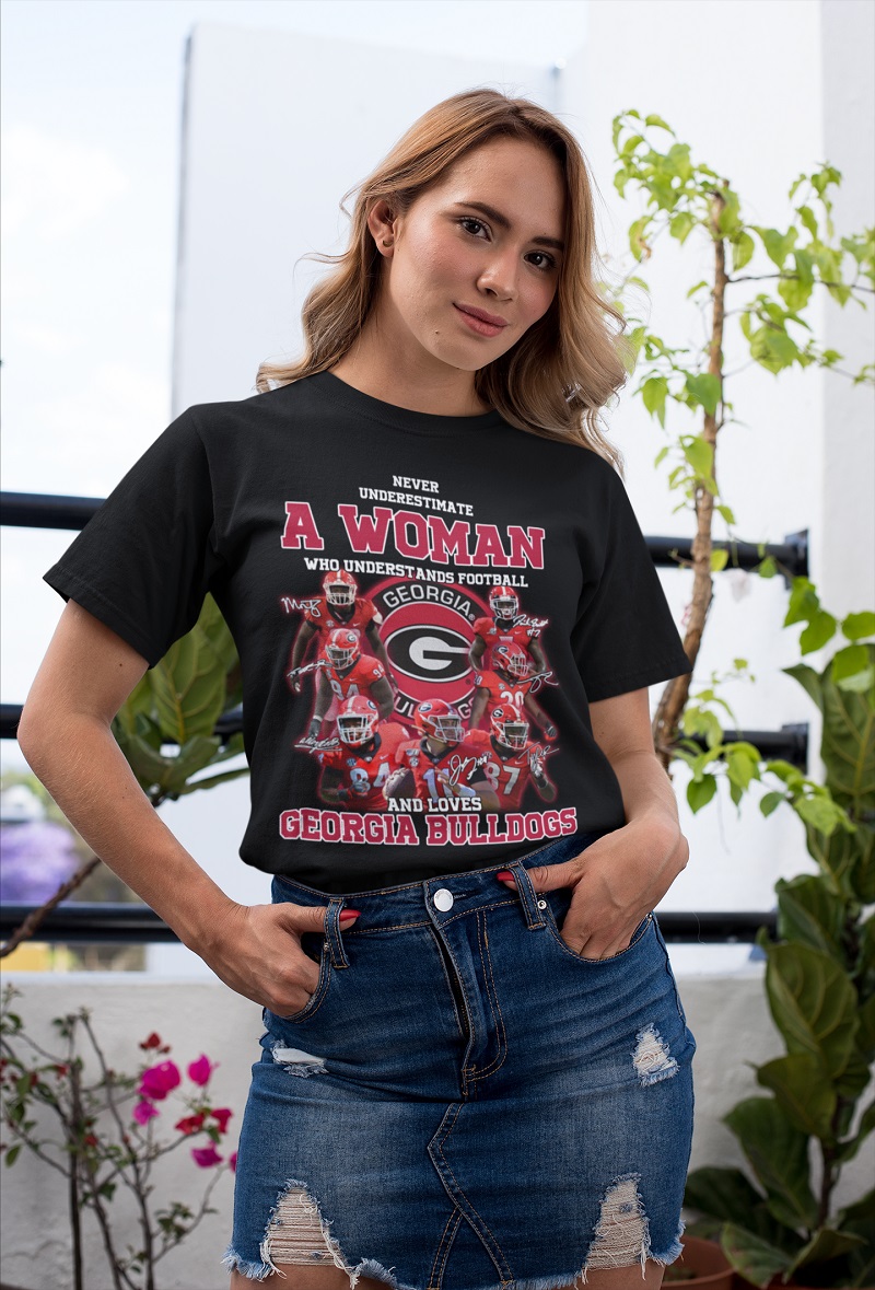 Never underestimate a woman who understands football and love Georgia bulldogs shirt