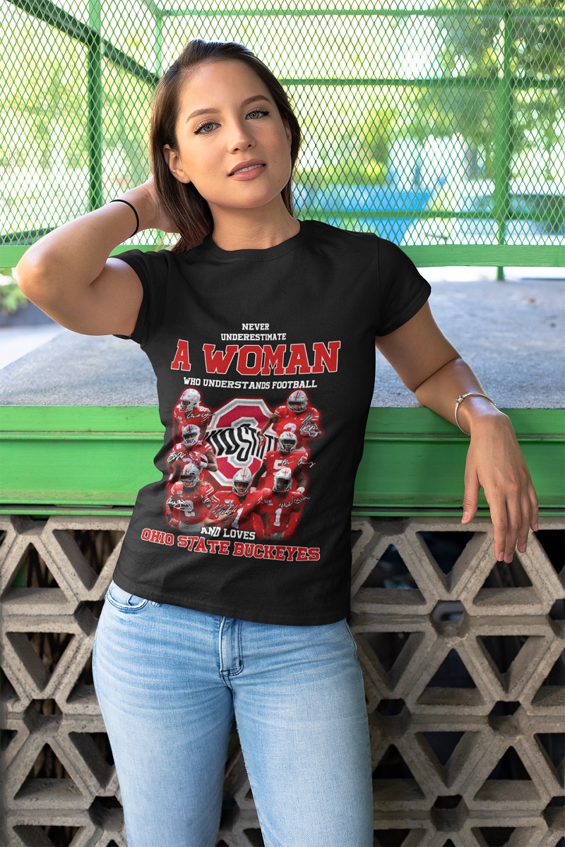 Never underestimate a woman who understands football and love Ohio State Buckeyes shirt