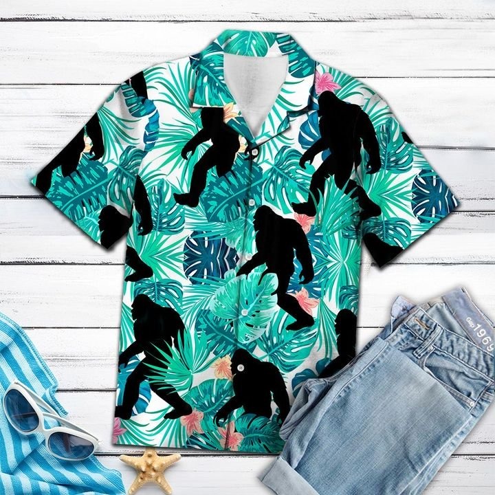 Bigfoot tropical hawaii shirt - detail