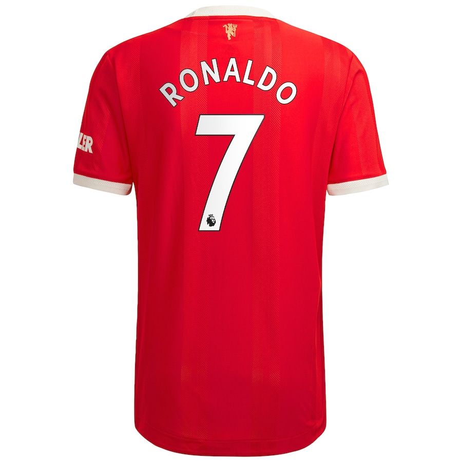 Manchester United with Ronaldo 7 home shirt2