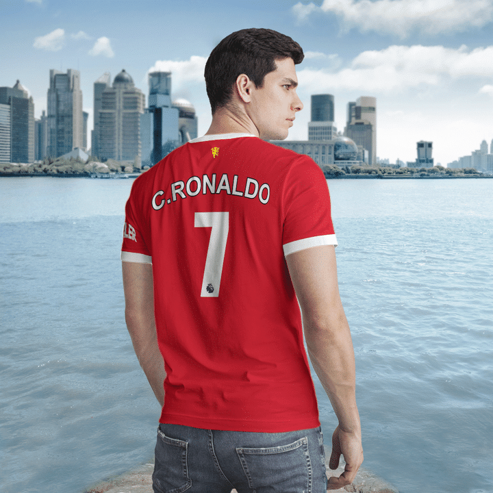 Manchester United with Ronaldo 7 home shirt3